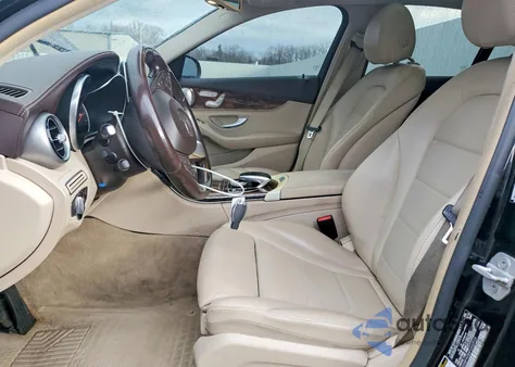 2015 Mercedes-Benz C 300 4Matic из США, поврежденный, VIN 55SWF4KB4FU033929